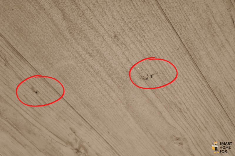 Видна грязь, оставшаяся после протирки Dreame L10s Pro.